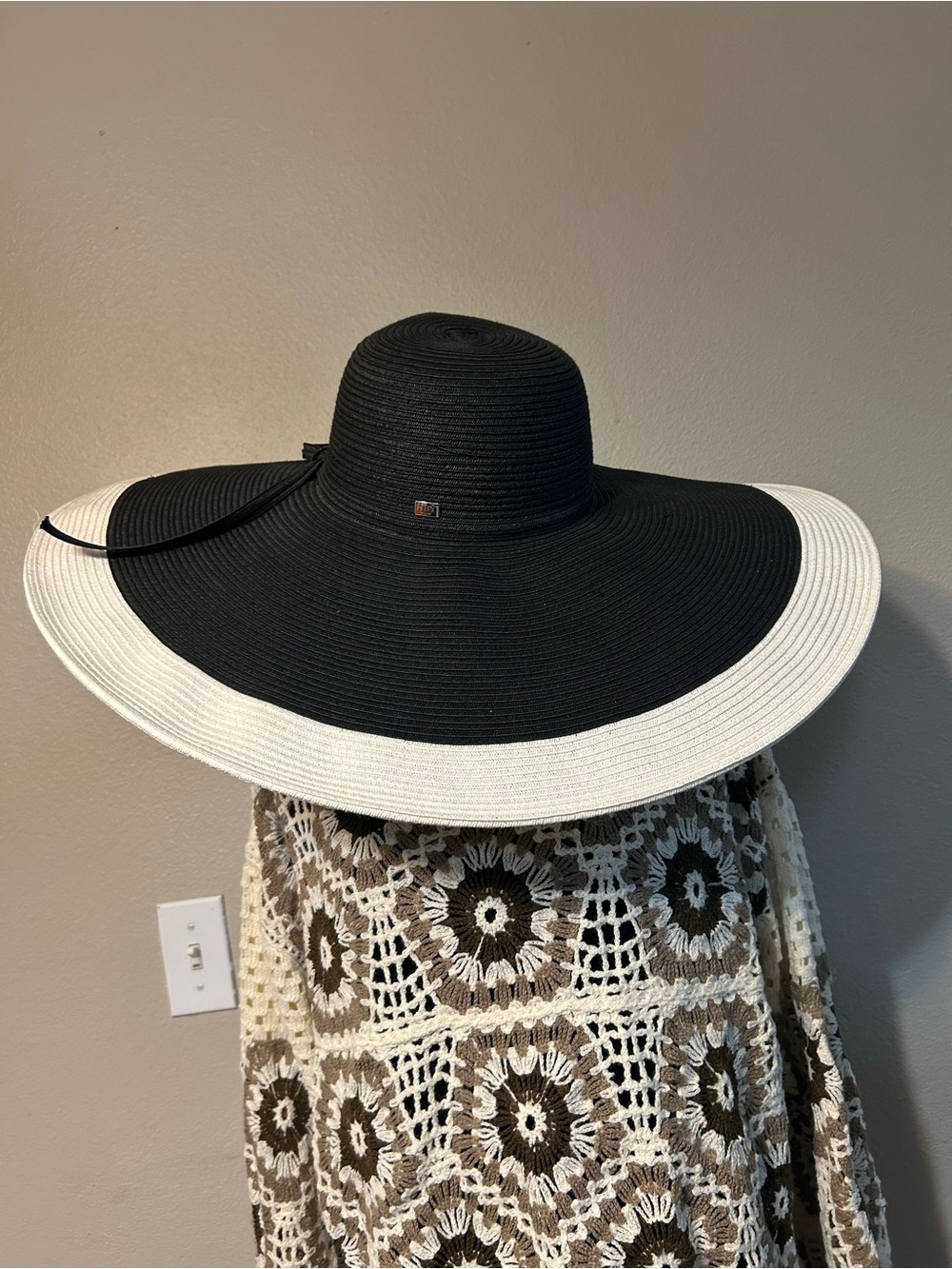 HBY Women’s Oversized Floppy Sun Hat Black Ivory Wide Brim Beach Resort - Picture 2 of 4